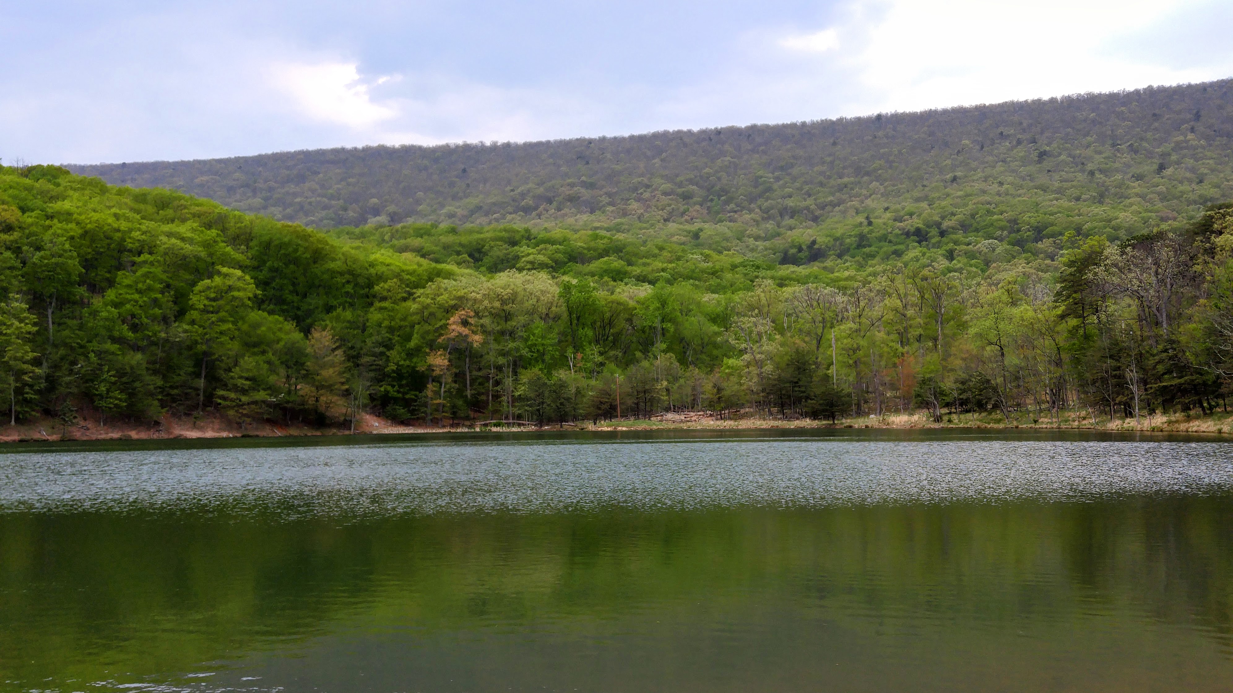 A still mountain lake