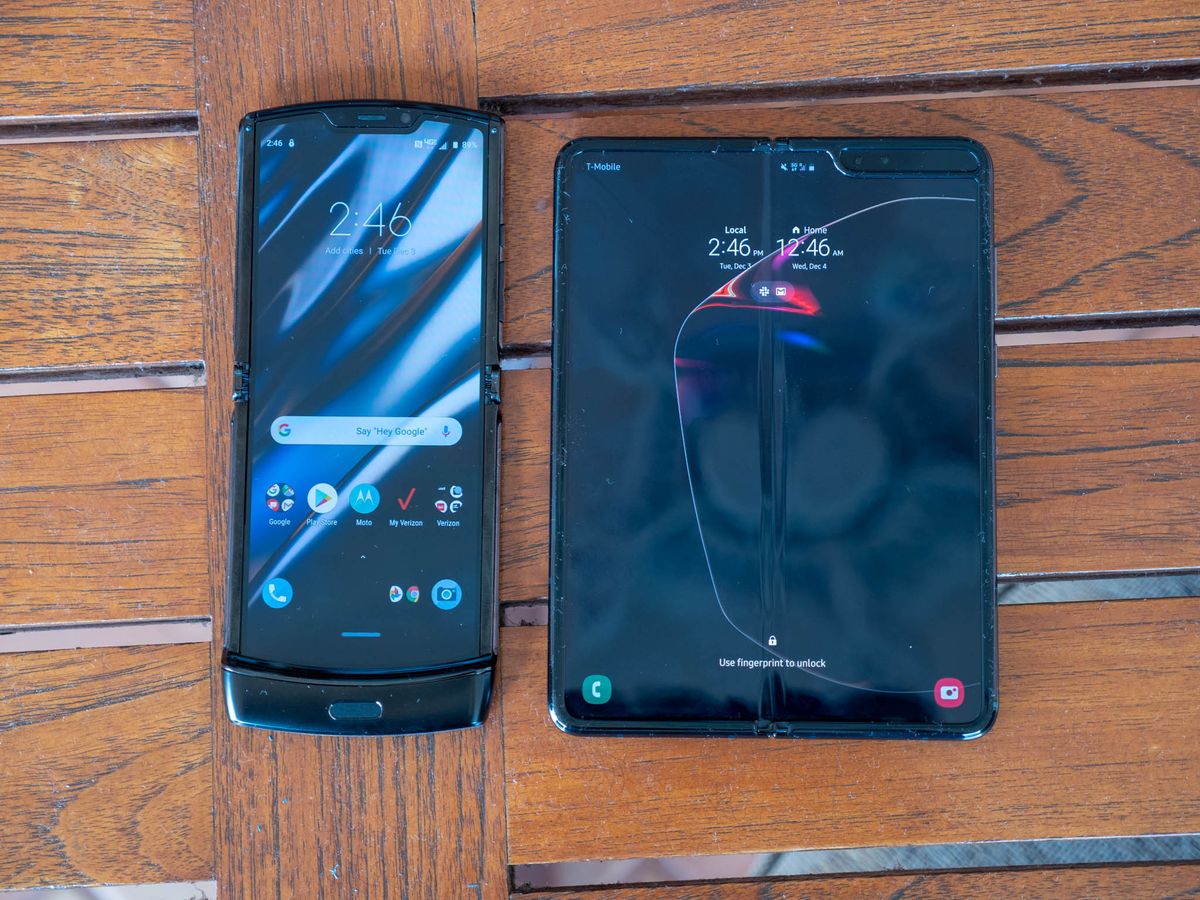 Samsung Galaxy Fold vs Motorola RAZR