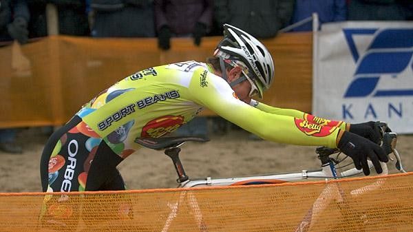 Jeremy Powers (Jelly Belly/Orbea) powers his way through the deep sand at the Hofstade World Cup.