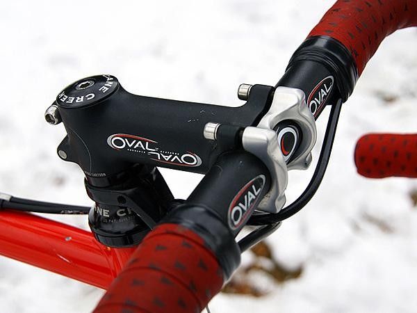 Oval Concepts provides the lightweight and reliable R700 aluminum bar and stem.