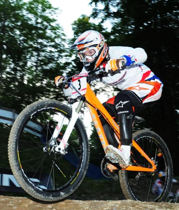 Anneke Beerten (Suspension Center) finishing second.