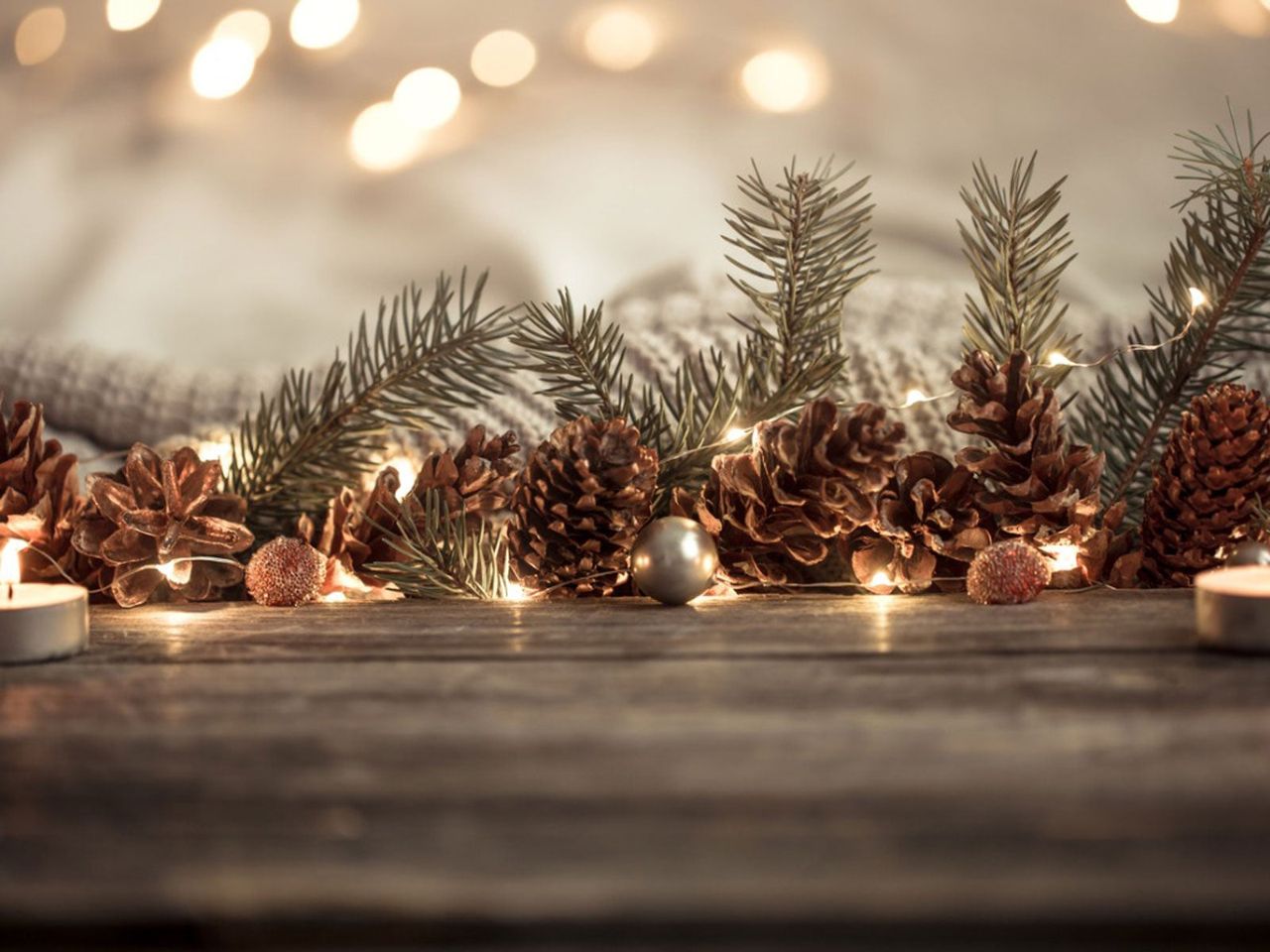 DIY Pinecone Garland Decor With Lights