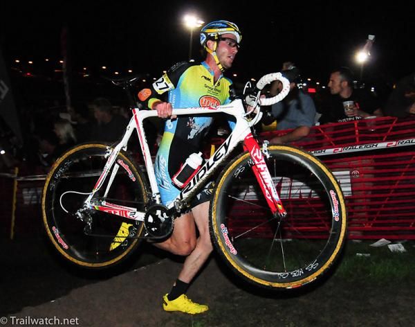 Travis Livermon (SmartStop-Mock Orange Bikes p/b Ridley) running the stairs.