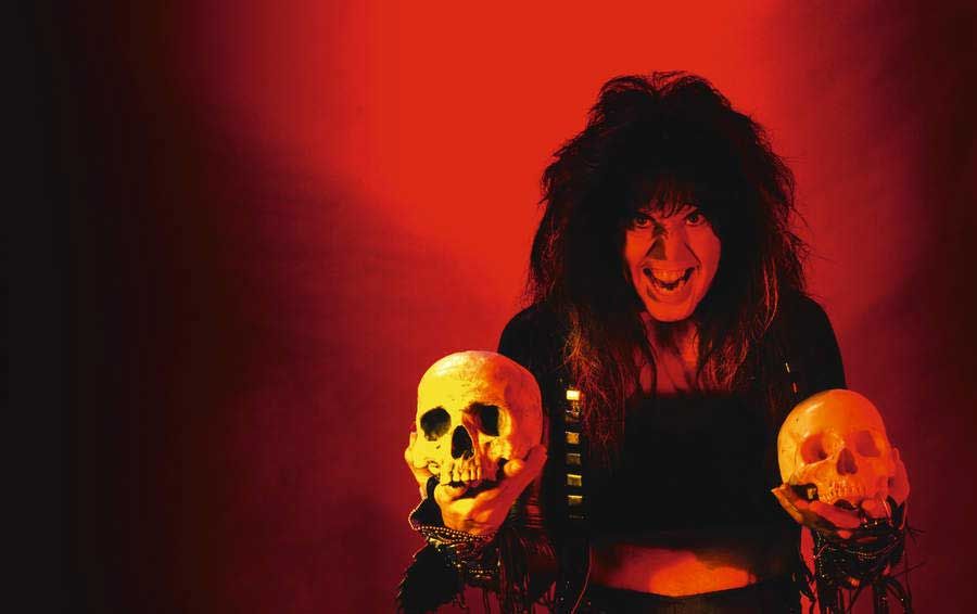 Blackie Lawless holding a pair of skulls