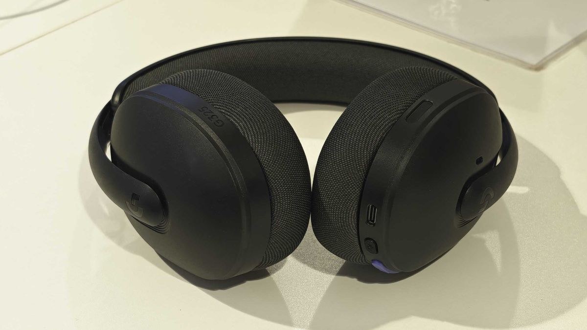I tried Logitech’s new G325 Lightspeed gaming headset, and it was so comfortable I forgot I was wearing it