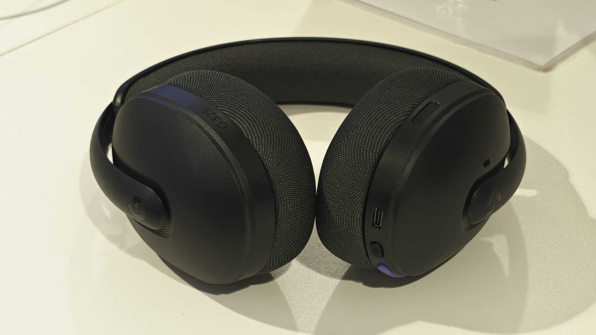 Ulasan Logitech G325 Lightspeed: ringan dan bergaya