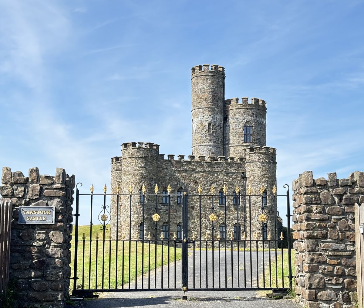 Dawn Chorus: A Traitors-style castle at the price of a Shepherd's Bush ...
