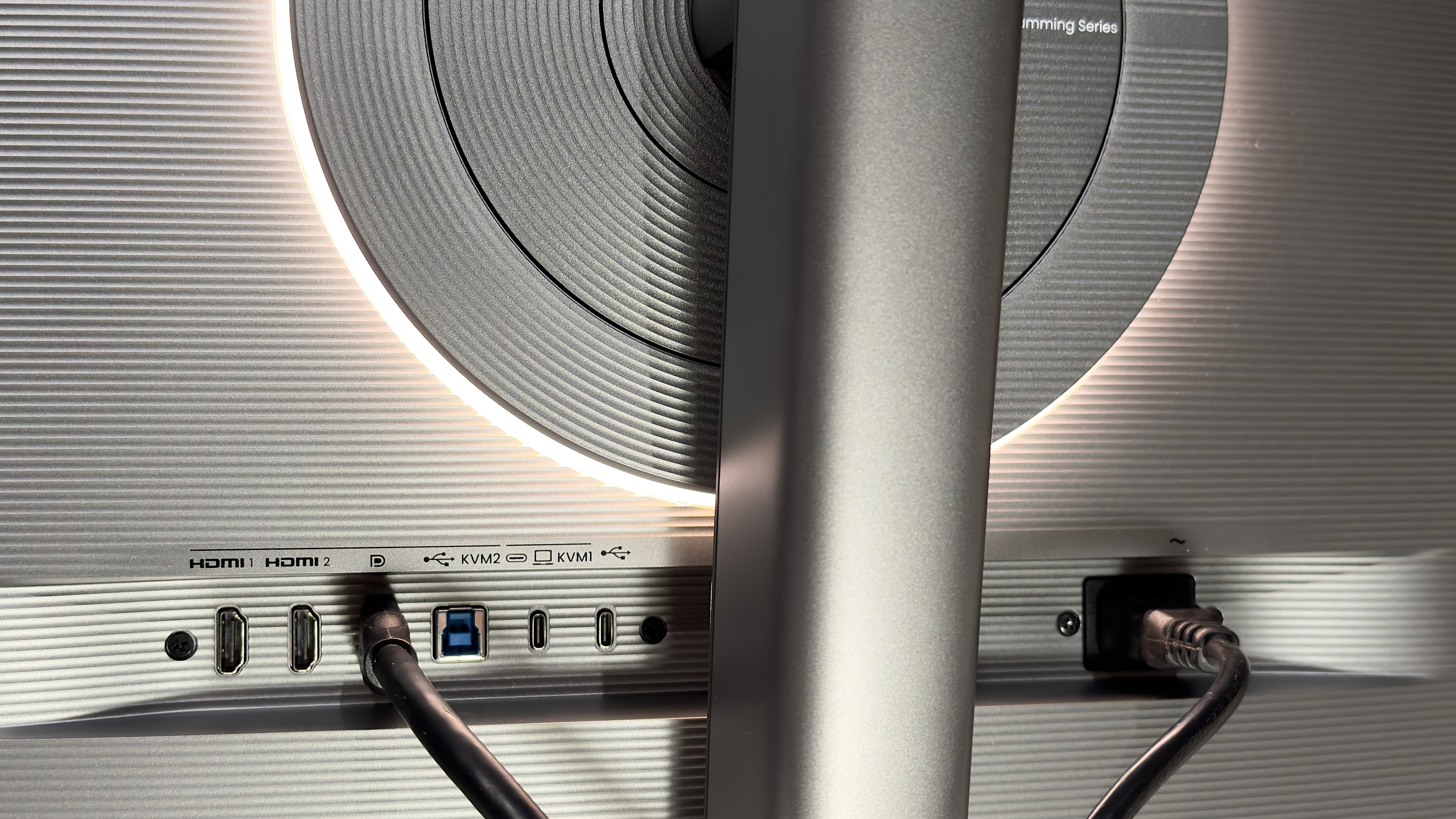 The BenQ RD320 monitor on a desk 