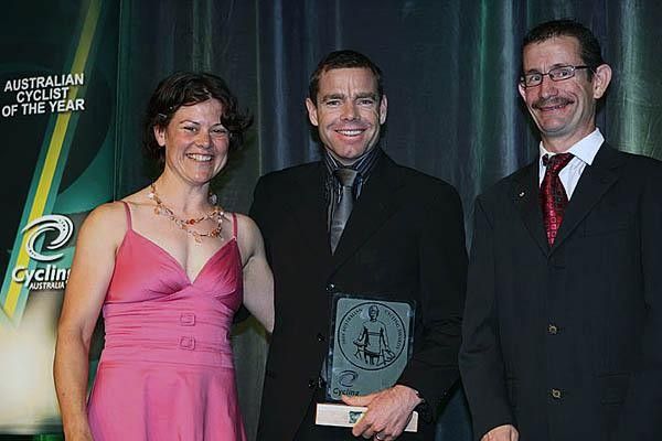 Cadel Evans edged out Simon Gerrans and Robbie McEwen to win