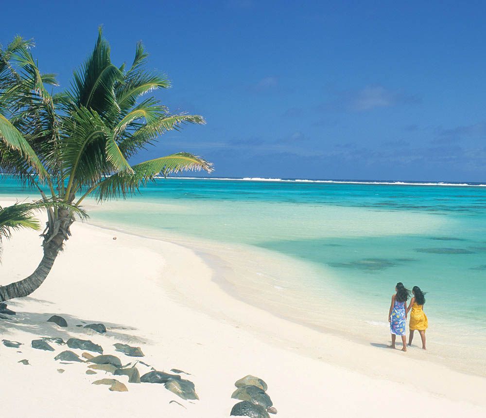 Rarotonga&amp;#039;s peaceful lagoon.