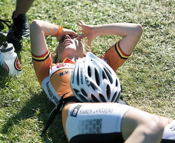 The late afternoon sun wreaked havoc. Former Belgian national champion Joyce Vanderbeken was exhausted by race end.