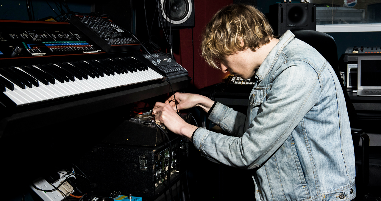 Daniel Avery in studio