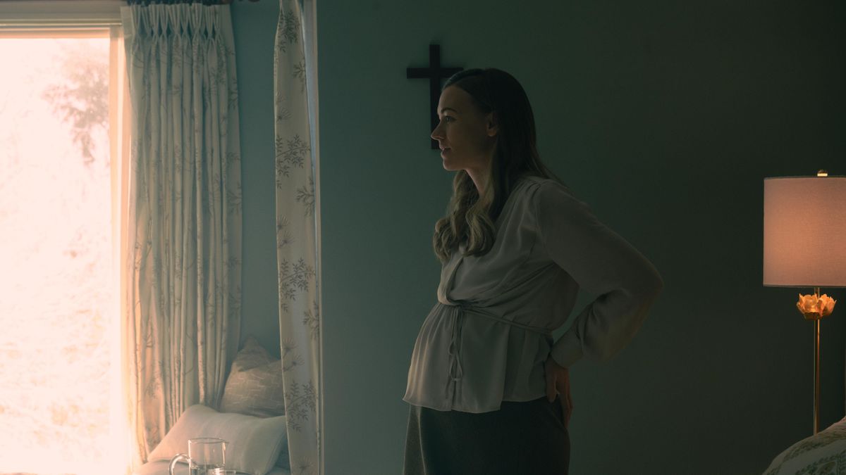 Yvonne-Strahovski in The Handmaid&#039;s Tale