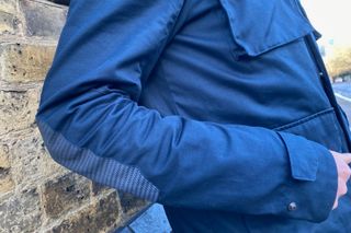Image shows the sleeve of the Altura Grid Field Jacket