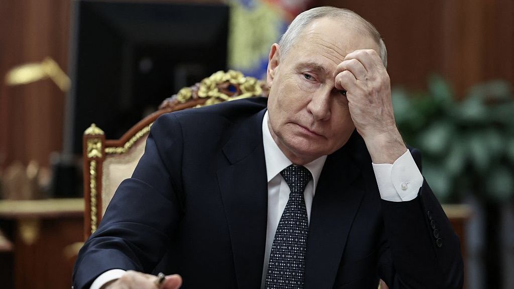 Official Russian state photo shows Vladimir Putin casting online vote using an unlicensed version of Windows 10 — and to make things worse, it's on an American Dell PC