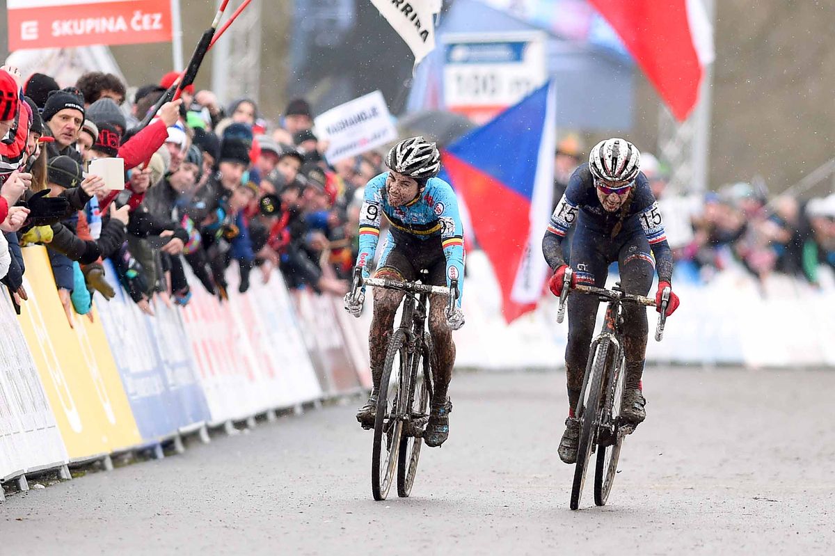 Sanne Cant (Belgium) and Pauline Ferrand Prevot (France) sprint for the win