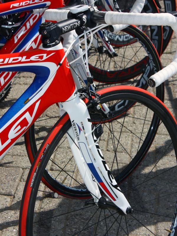See those slots in the fork blades? Ridley contends the unique design pulls air away from the churning spokes to reduce aerodynamic drag.