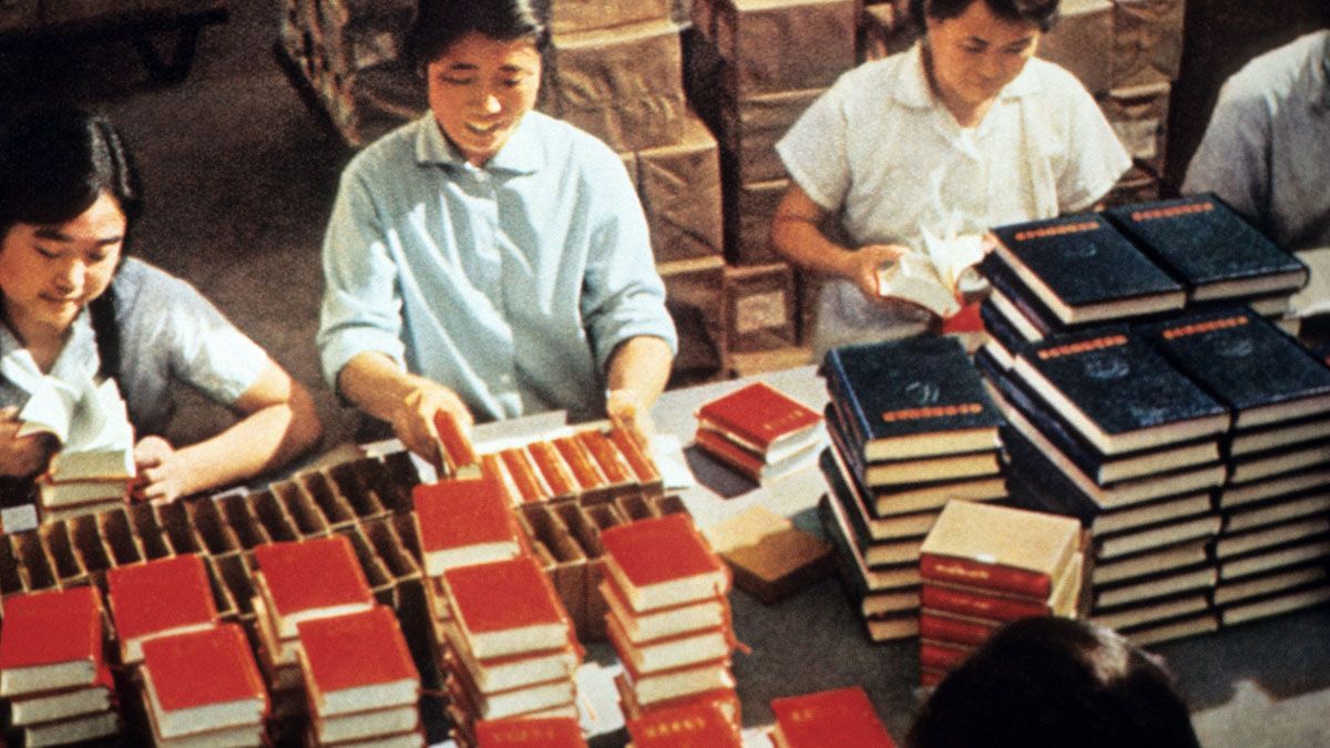 Chairman Mao&amp;#039;s little red book