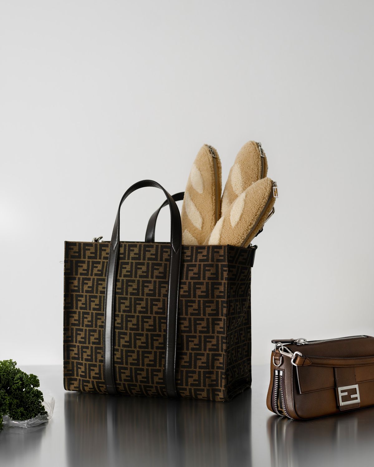 【おしゃれな一品】FENDI Silvia and The Baguette ポーチ Silvia And The Baguette Peekaboo X-Lite Small Cuoio Romano
