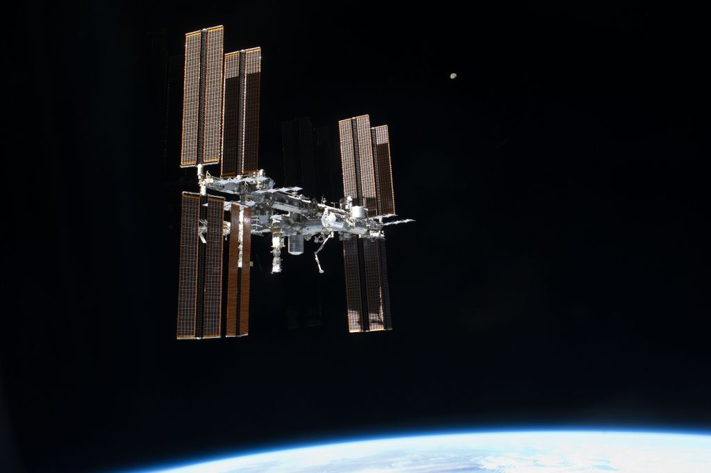 Senators Propose Extending Space Station's Life to 2030 in NASA Authorization Bill