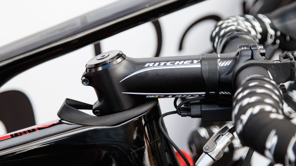 Whereas race winners Orica-GreenEdge were on the older Scott Foil, IAM Cycling were riding the new. The new head tube design clearly doesn't allow for the use of ultra-steep negative stems