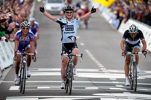 Nick Nuyens (Saxo Bank) wins the 2011 Tour of Flanders
