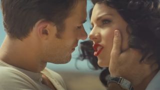 Scott Eastwood holding Taylor Swift's face in the Wildest Dreams video.