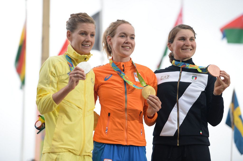 Wiggle-High5's Emma Johansson and Elisa Longo Borghini flank Anna van der Breggen
