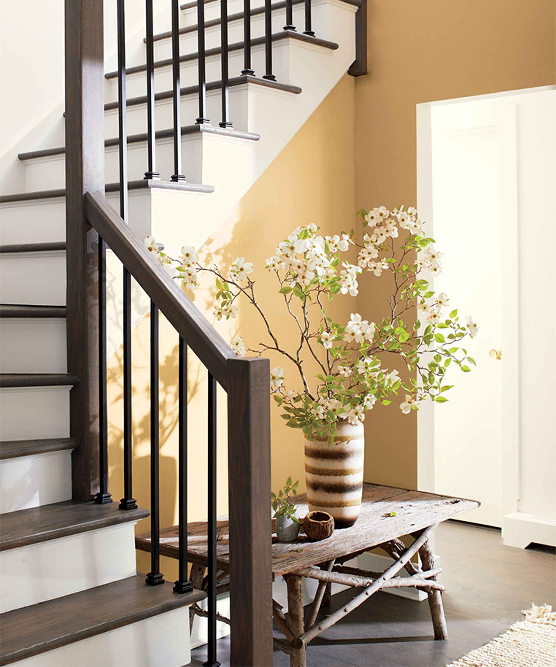 Hallway color ideas 10 ways to brighten your entrance Homes & Gardens