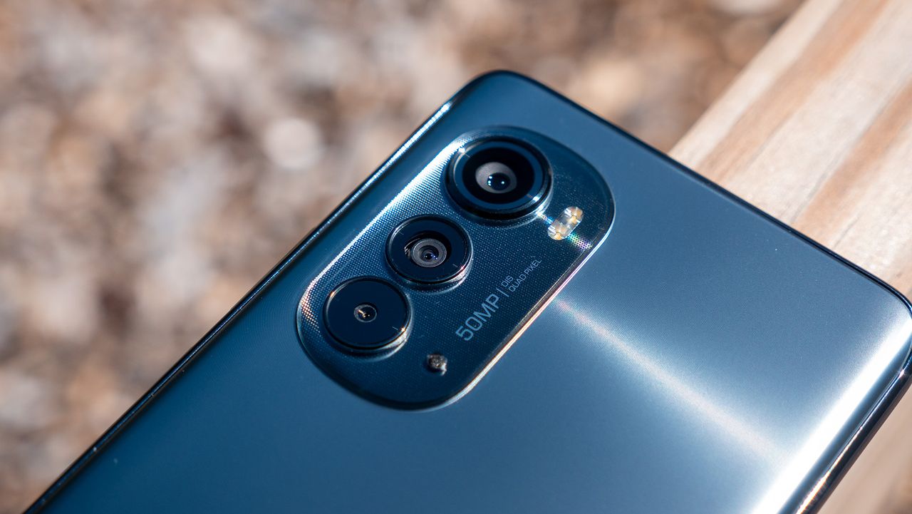 The camera hump on the back of the Motorola Edge (2022)