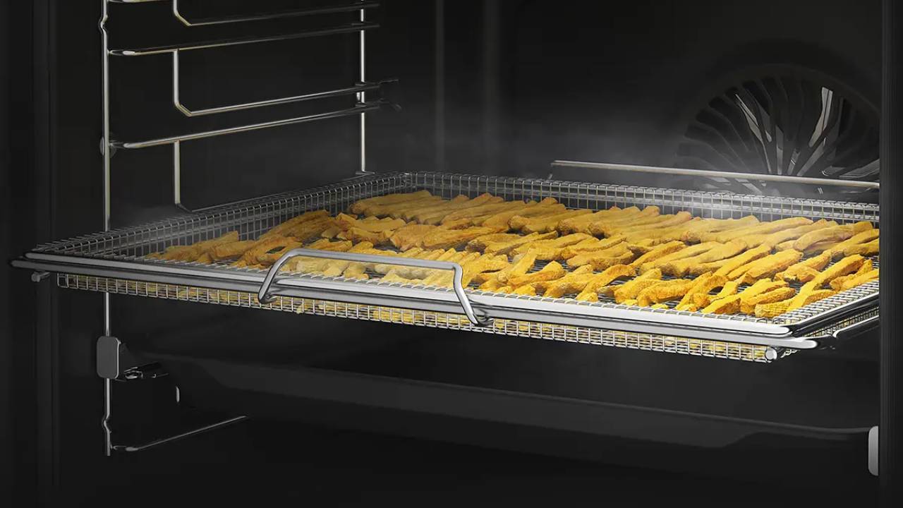 Beko 60cm Built-In Pyro Multi-Function Oven with AeroPerfect AirFry Technology