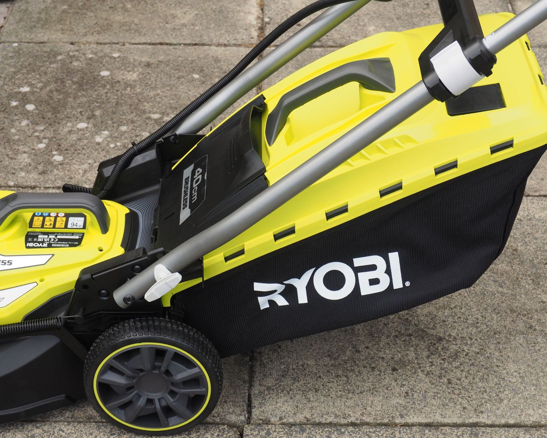 Ryobi 18V ONE+ 40cm Cordless Brushless Lawn Mower Review | Gardeningetc