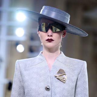 models with negative space lip liner at the louis vuitton 2025 cruise collection