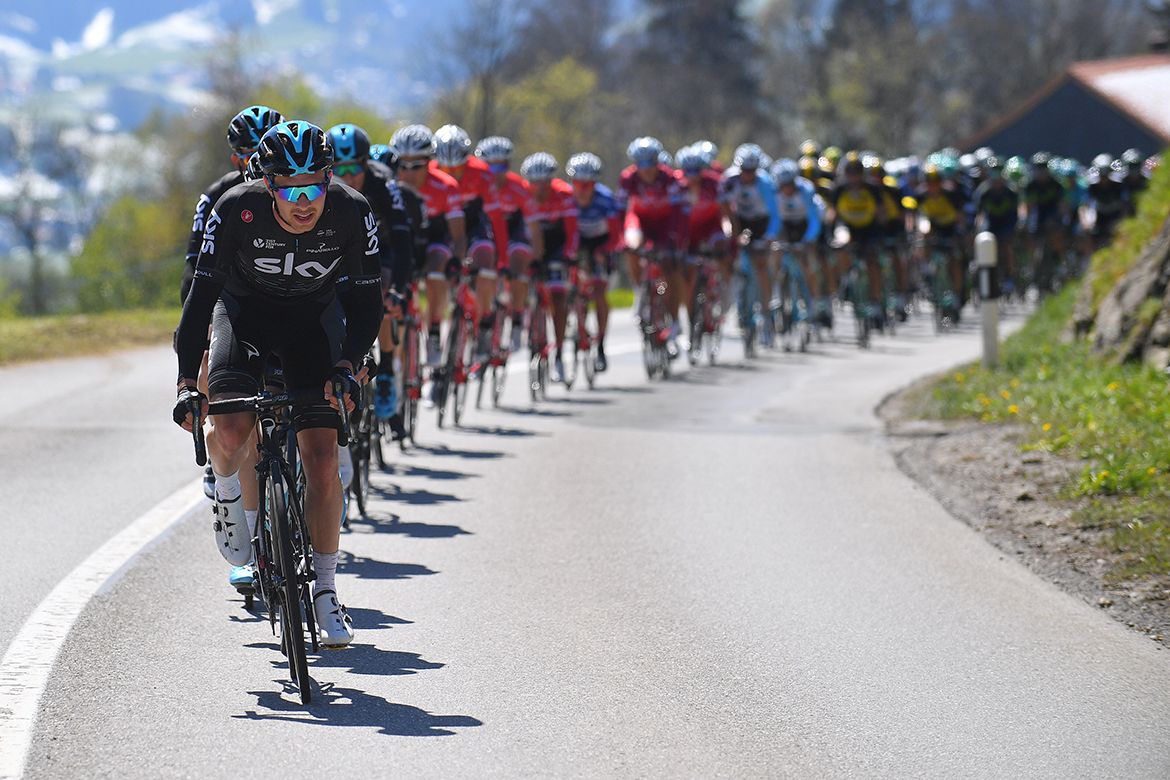 Owain Doull strings out the peloton