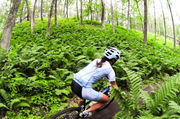 Kelli Emmett (Giant) descending some killer singletrack.