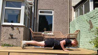 Harry Bullmore doing a push-up