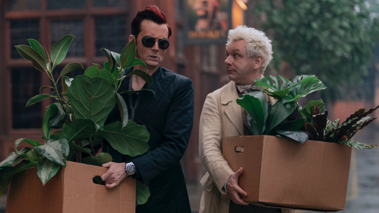 David Tennant y Michael Sheen como Crowley y Aziraphale en la segunda temporada de Buenos presagios