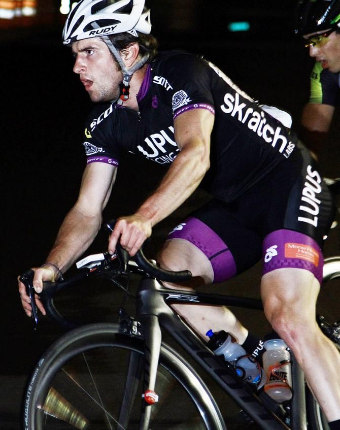 Allan Rego (CRCA Lupus Racing team) Looks very comfortable taking the turn as he maneuvers through the field