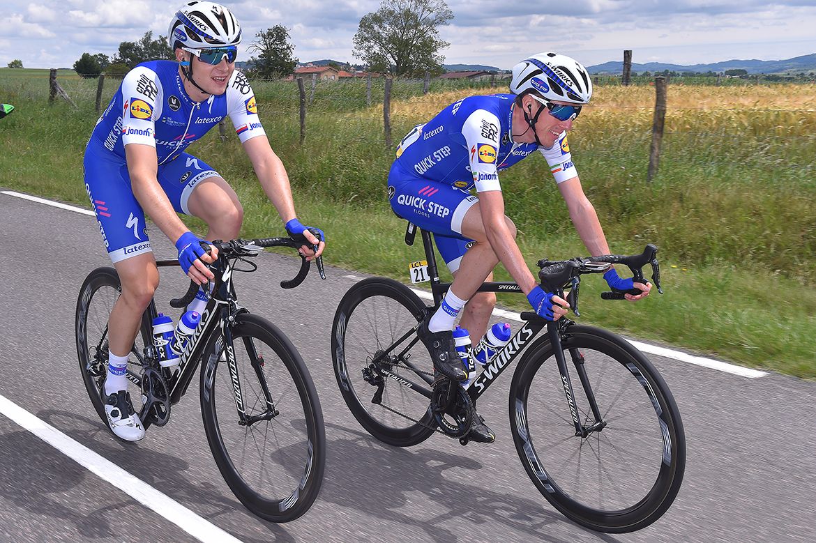 Daniel Martin and Petr Vakoc ride together