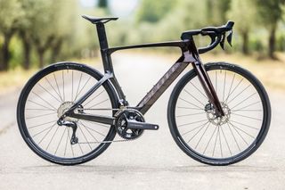 Image shows Scott Foil 30 but not yet with new Shimano Di2 groupset