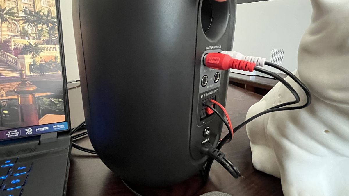 Back side port selection on the JBL 104-BT speakers