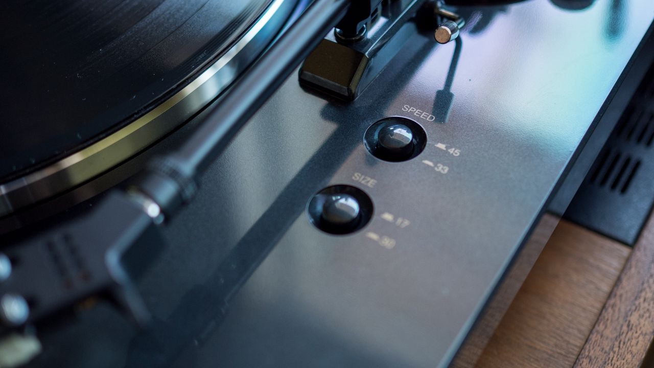 Denon DP-300F on a table