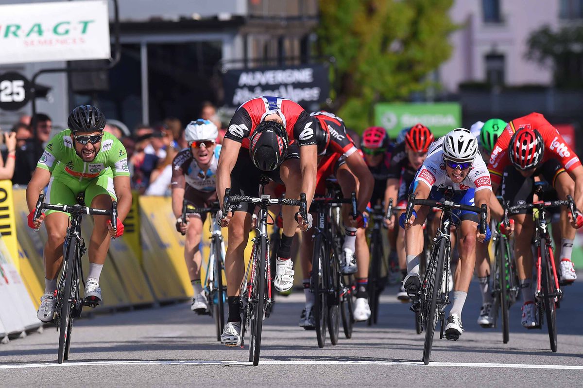 Edvald Boasson Hagen (Dimension Data) sprints to the win