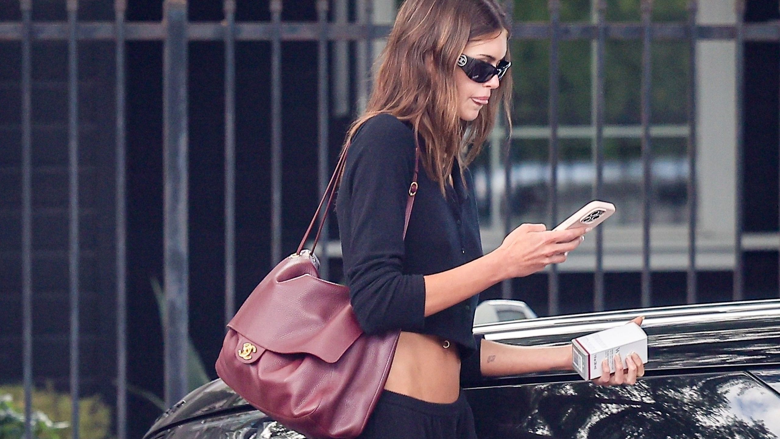 Kaia Gerber Just Made Ugg Boots and a Chanel Bag 2026's #1 Outfit