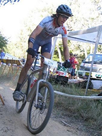 Singlespeeder Hamish Elliott having fun in Lithgow