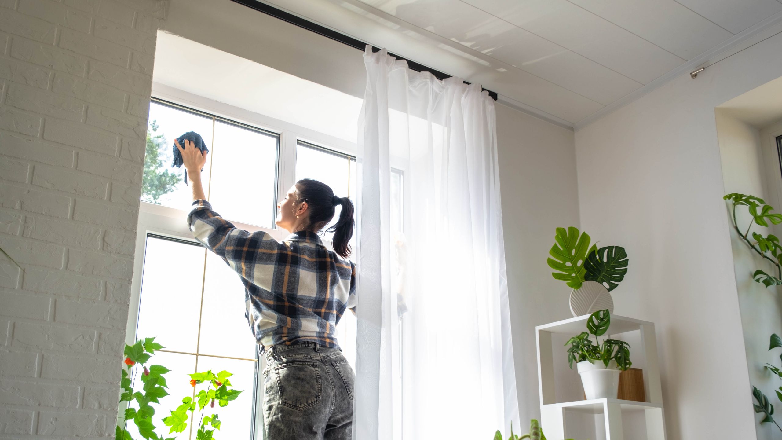 5 window cleaning mistakes you’re probably making — according to a ...