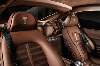 El interior del Veloce12 es diseño Touring Superleggera