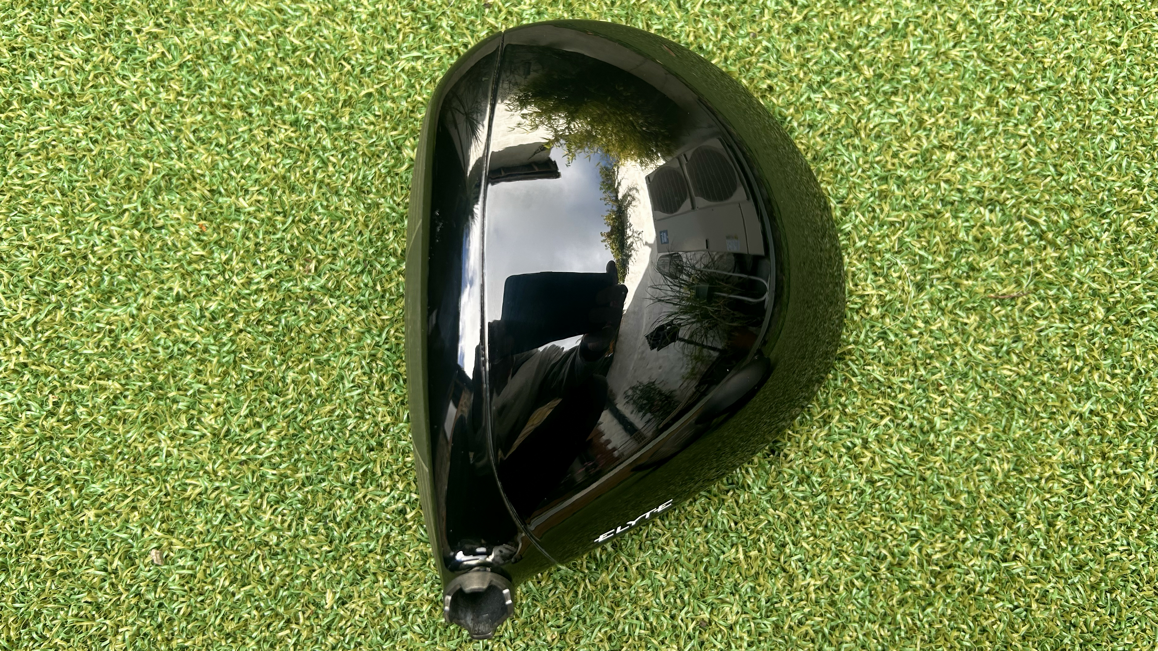 Photo of the Elyte triple diamond head at address
