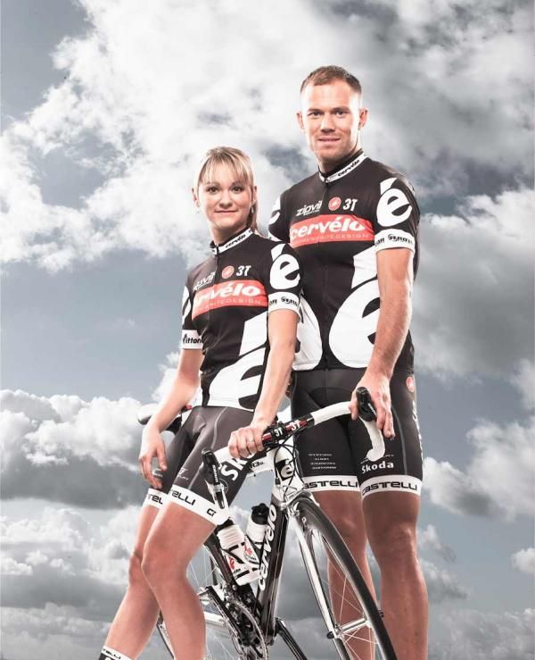 Norwegian Thor Hushovd and German Claudia H&auml;usler model the kit that will be worn by Cerv&eacute;lo TestTeam next season