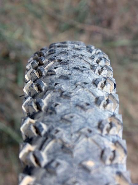The moderately squared-off profile looks to offer a smooth transition from upright to cornering angles plus a prominently squared-off shoulder for a sure grip through the turns.